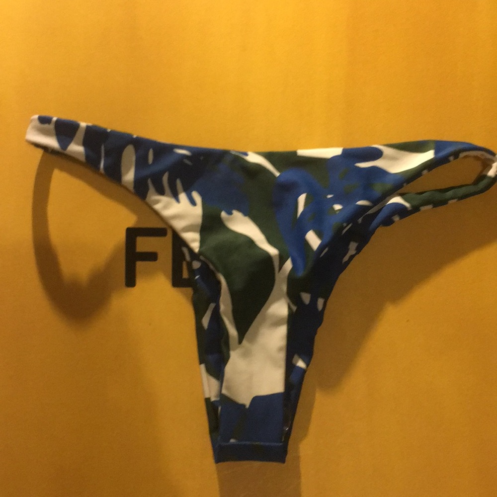 Mikoh Skimpy Bikini Bottoms NWT Large